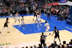 bwin必赢-布耶径直杀入禁区上篮再中，太阳领先雷霆至20分