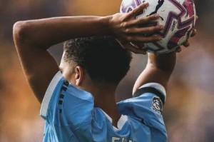 必赢官网-邮报：刘易斯上周说不想离队，与维亚纳会面48小时内谈妥续约