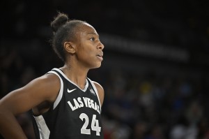 必赢下载-迟迟找不到状态！劳埃德8中1只得3分，场均得分仅为上赛季一半