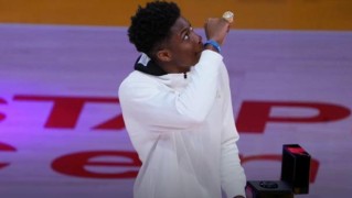 必赢体育-字母弟10票压唐斯 太多球员把全明星投票权当儿戏